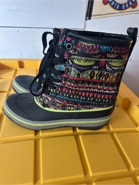 Sakroots Black Multi-Color Patterned Winter Rain Boots
